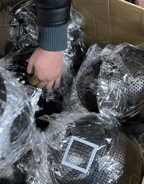 Отгрузки с масками из Игры в кальмара